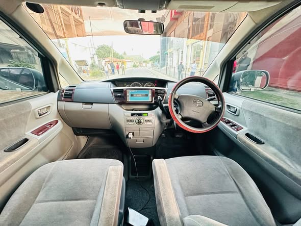 A picture of TOYOTA NOAH NEW