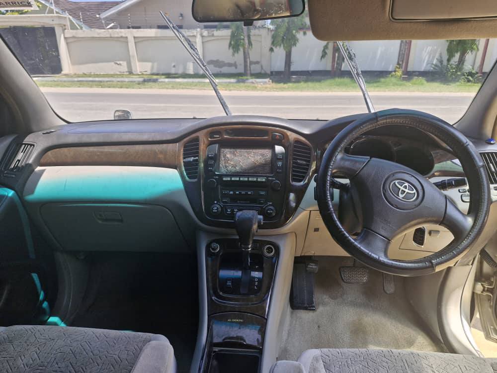 A picture of TOYOTA KLUGER