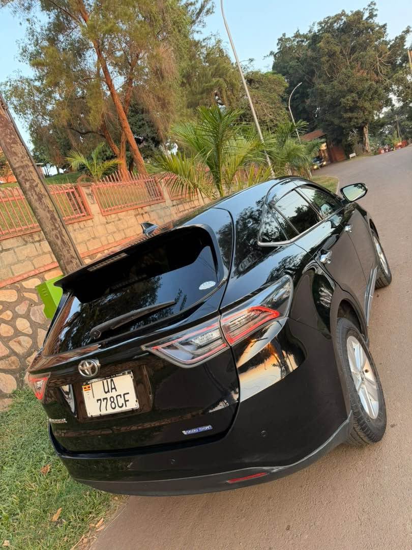 A picture of Toyota harrier hybrid
