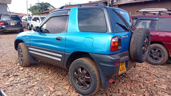 A picture of Rav4 short