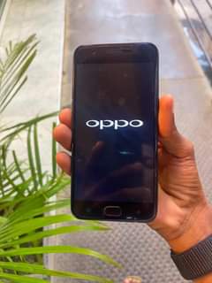 A picture of Oppo A57 gb64 ram 4 clean sana Bei 120 000