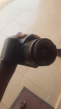 A picture of canon d700 rabelT