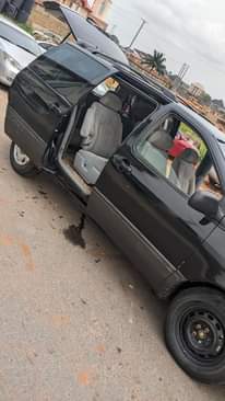 A picture of 2002 Toyota sienna