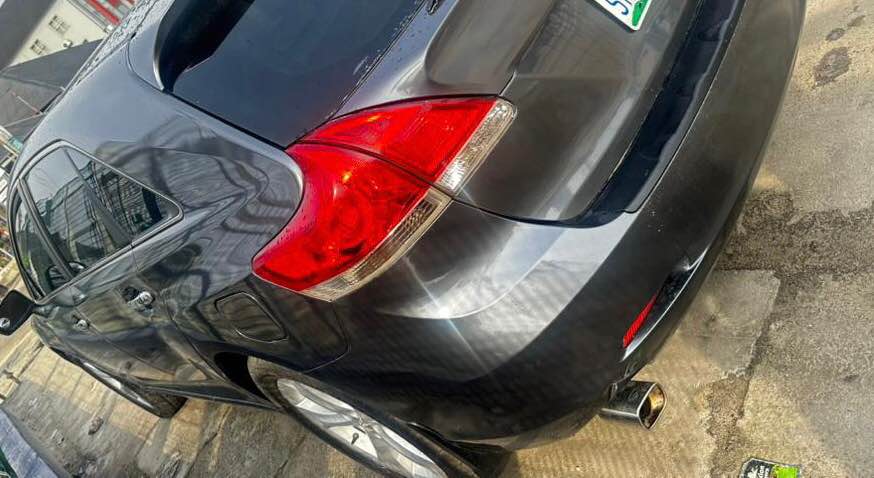 A picture of Toyota Venza pure first body fullest options with double panoramic