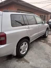 A picture of Neatly used Toyota Highlander 2007 model Very clean inside and