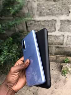 A picture of Aquos 05 5g