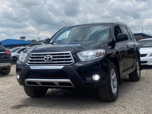 A picture of QUICK SALE An Extremely Clean Used Toyota Higlander 2009 model
