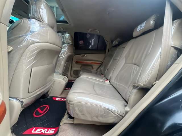 A picture of Few months registered not used 2005 Rx330 Pure first body