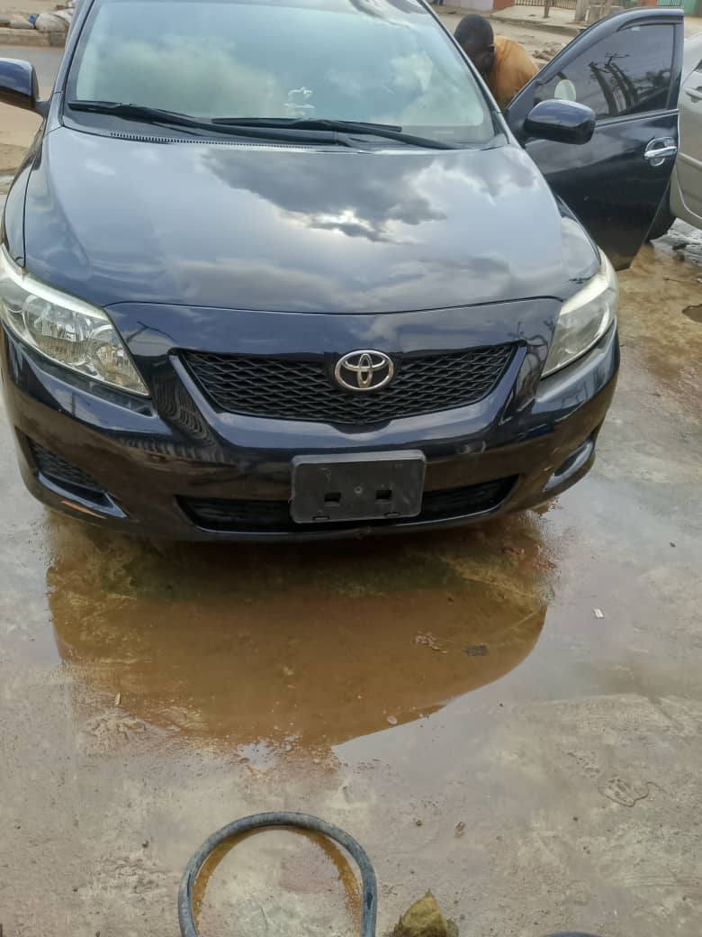 A picture of Very clean 010 Toyota corolla