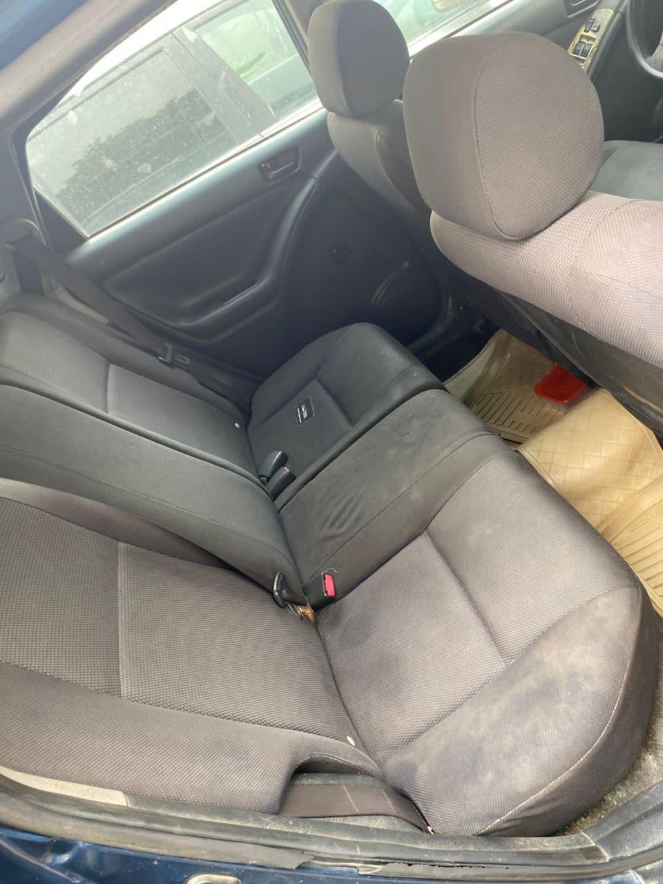 A picture of TOYOTA PONTIAC VIBE 2005