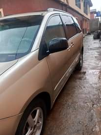 A picture of Nigerian Used TOYOTA SIENNA 2005 Model OVEN BAKED ON FIRST