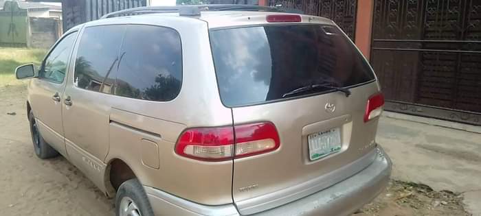 A picture of 2001 Toyota sienna 2001 Toyota sienna