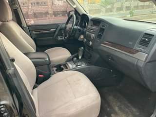 A picture of 2010 Nissan Pajero