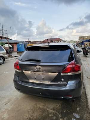 A picture of Toyota Venza 2103