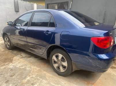 A picture of Toyota Corolla 04