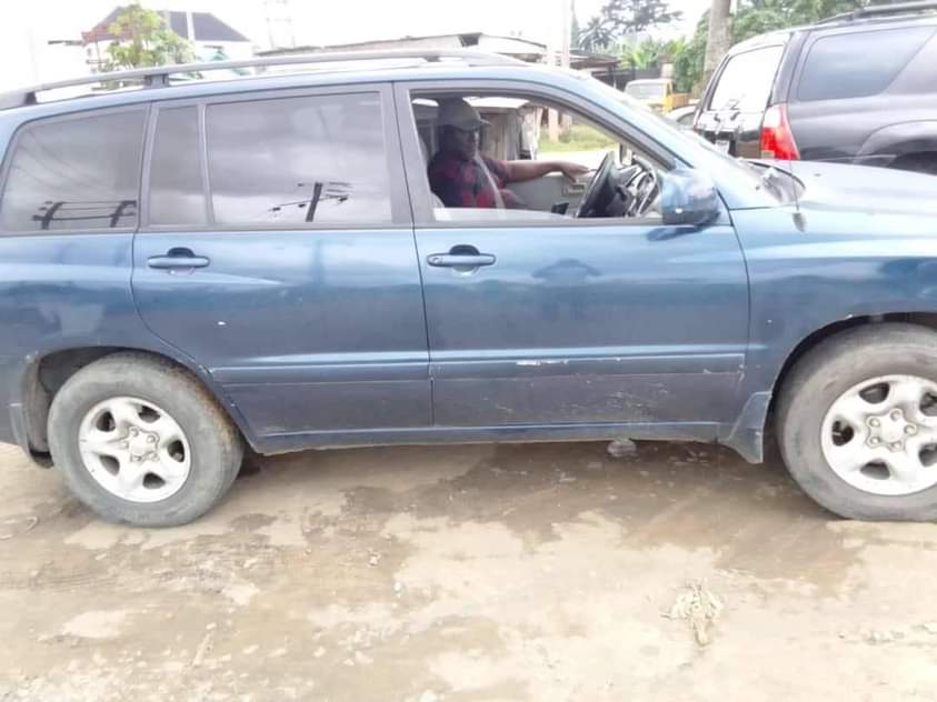 A picture of Toyota Highlander 204 model engine n gear ac interior 100