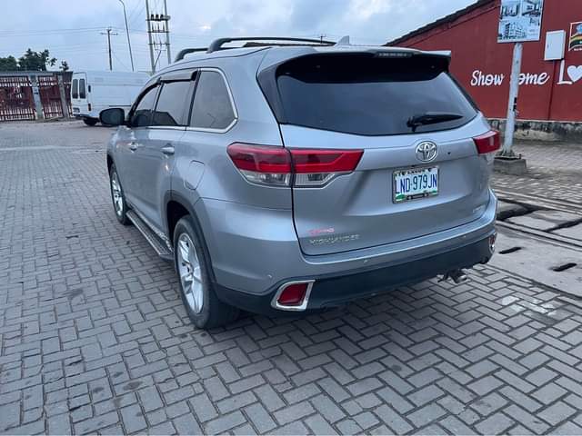 A picture of Toyota Highlander 2015