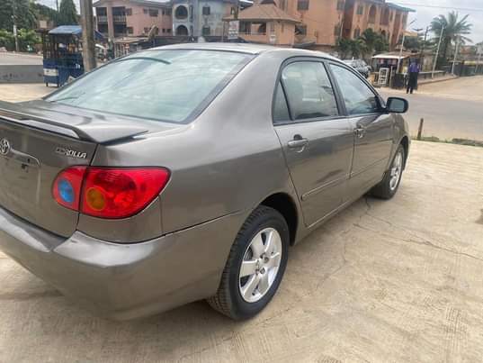 A picture of Toyota Corolla 2004 LE version