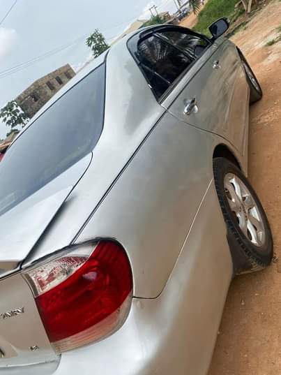 A picture of DEALER MARKET 2004 Toyota Camry Flash on first body untempered