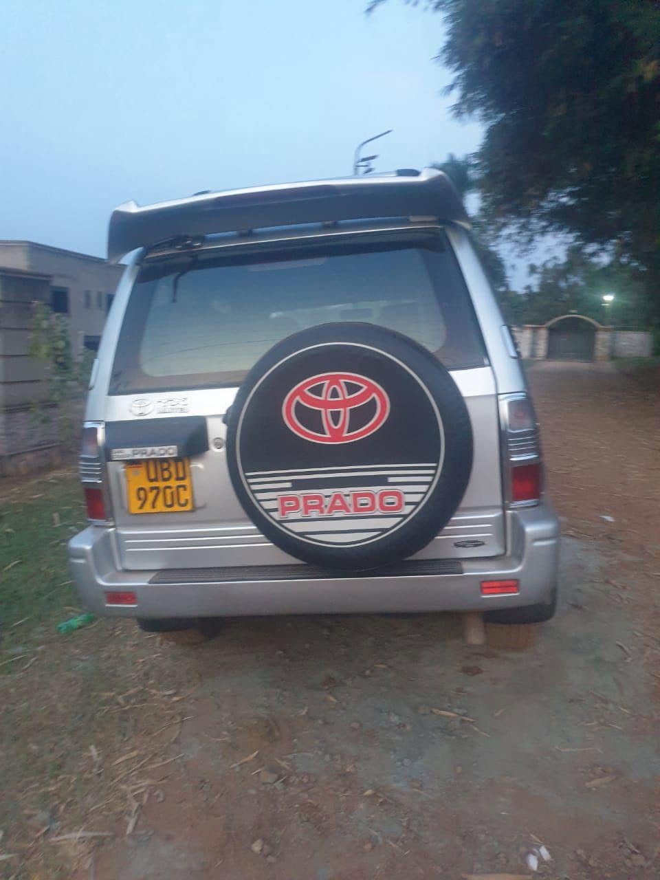 A picture of Prado tx 2002 model diesel