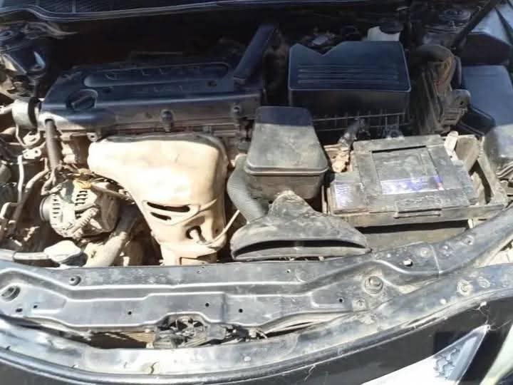 A picture of 2008 Toyota Camry with untampered engine and gear