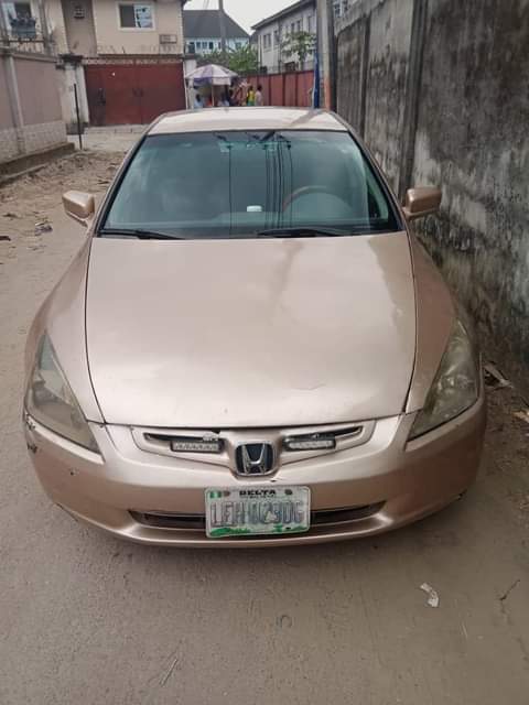 A picture of Honda eod 2004 model neatly used sound engine gear ac