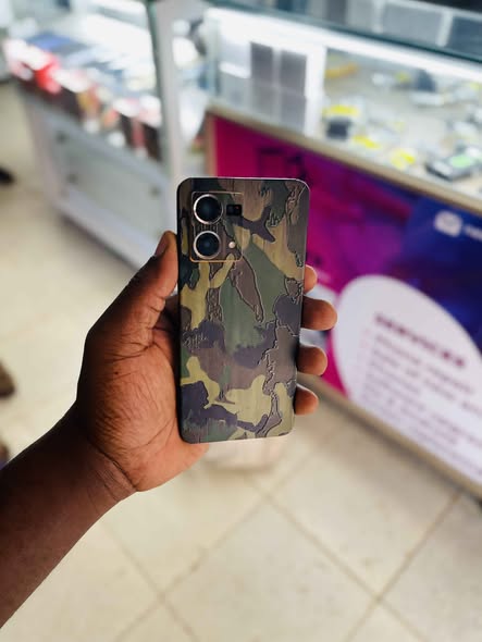 A picture of Oppo Reno7 256gb 12gbram dual sim and strong battery at