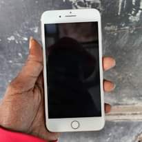 A picture of iPhone 7 Plus 32gb bei 210 000 0655695769 finger NO
