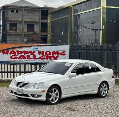 A picture of URGENT BUYERS ONLY CALL Mr Anthony 09063948959 CLEAN 2006 Mercedes