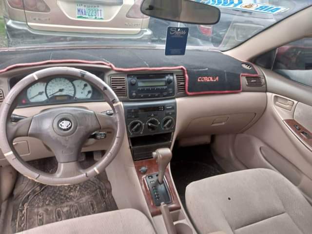 A picture of Neatly used 04 Toyota corolla