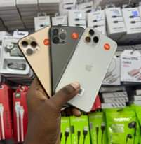A picture of ALL IPHONES ARE AVAILABLE