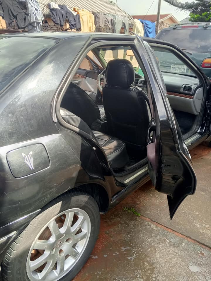 A picture of Peugeot 406