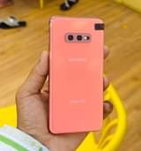 A picture of Samsung s10e