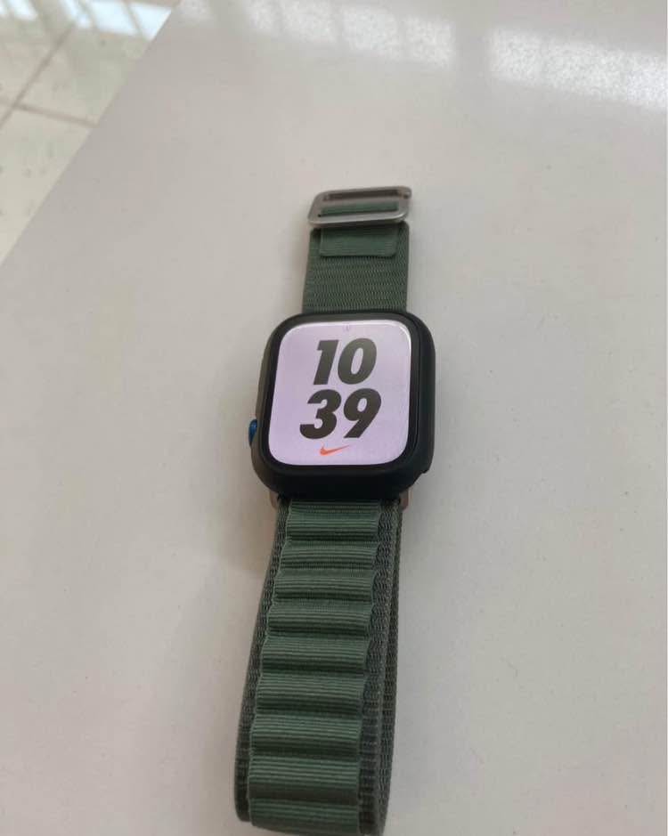 A picture of Apple is Watch Series 7 45mm gps cellular aluminum abyss