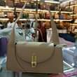 A picture of Shoulder bags