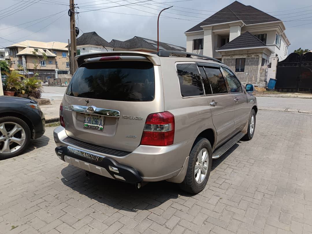 A picture of 06 Highlander