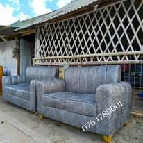 A picture of Sofa mpya za kisasa 160000 usafir juu yangu ndani ya