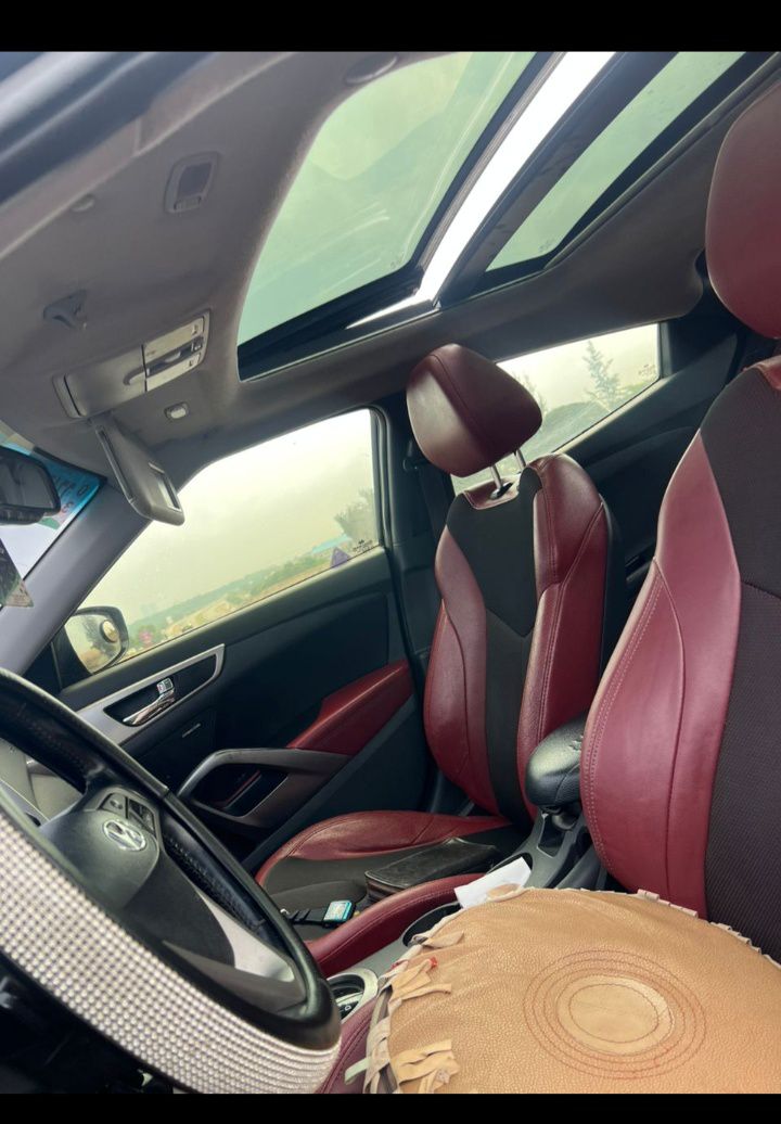 A picture of Hyundai Veloster 2012 model