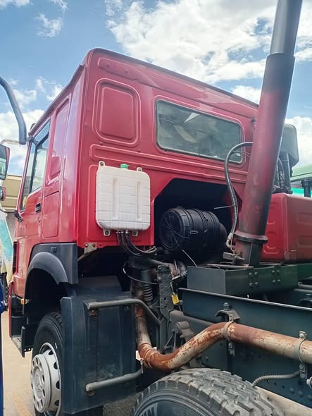 A picture of HOWO SINO TRUCK