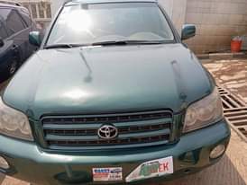 A picture of Toyota Highlander 2004 V4