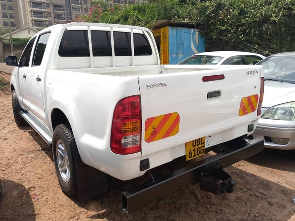 A picture of Toyota Hilux Model 2011 Manual 0787181703 0704482571 Call Whatsapp