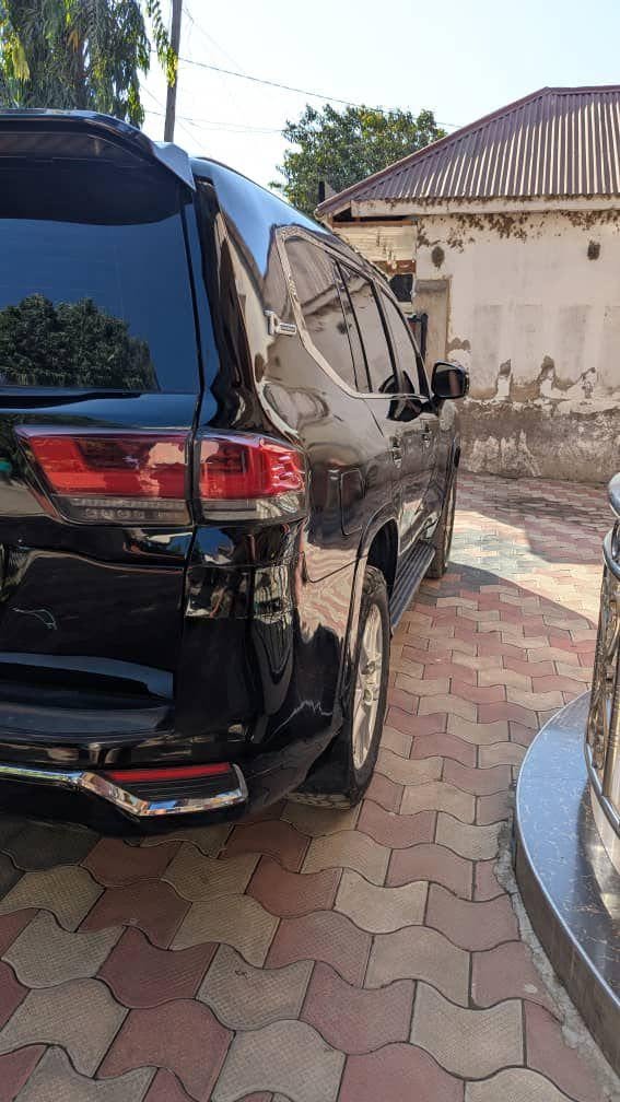 A picture of Land cruiser V8 on sale