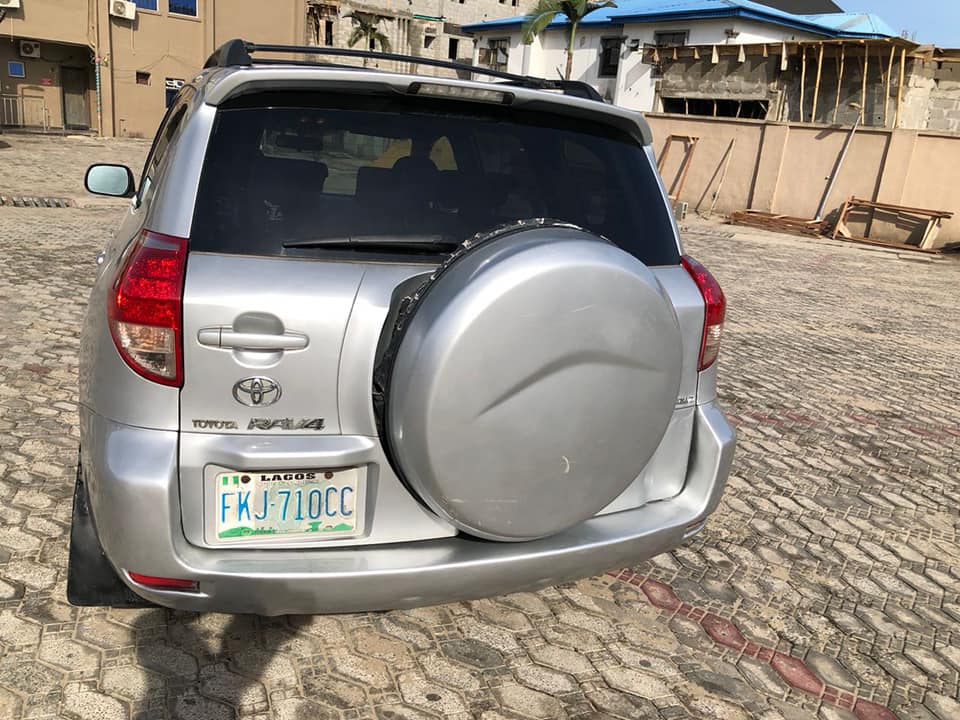 A picture of Toyota RAV4 2008 model