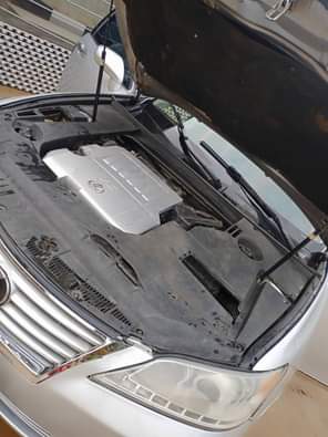 A picture of Premium or Nothing 2010 model Es 350 wit Double Panoramic