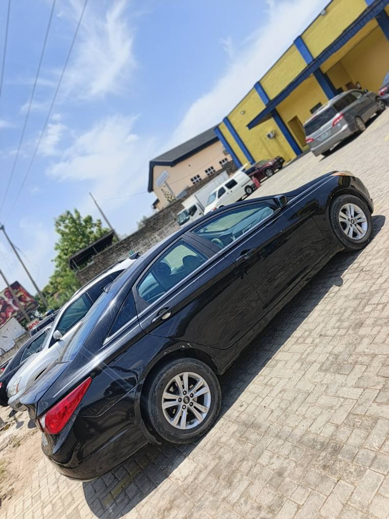 A picture of 2012 Hyundai sonata