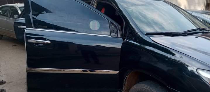 A picture of 2003 LEXUS 330
