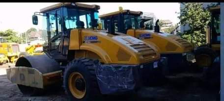 A picture of 2000 WHEEL ROADER ROADER