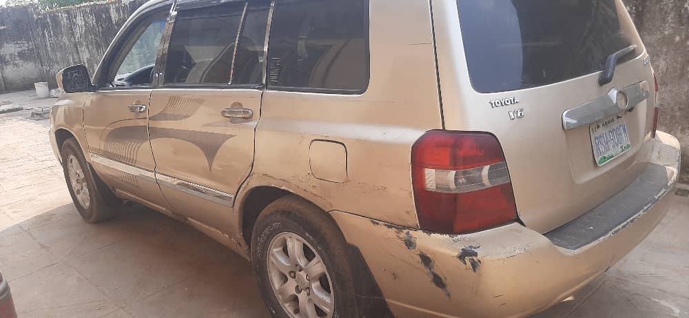 A picture of Toyota Highlander 2004