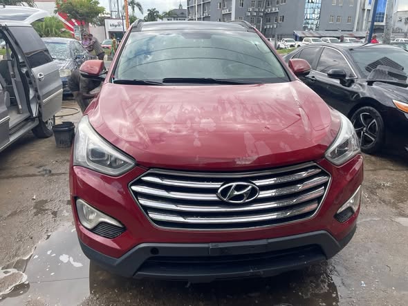 A picture of Santafe Hyundai 2015 model