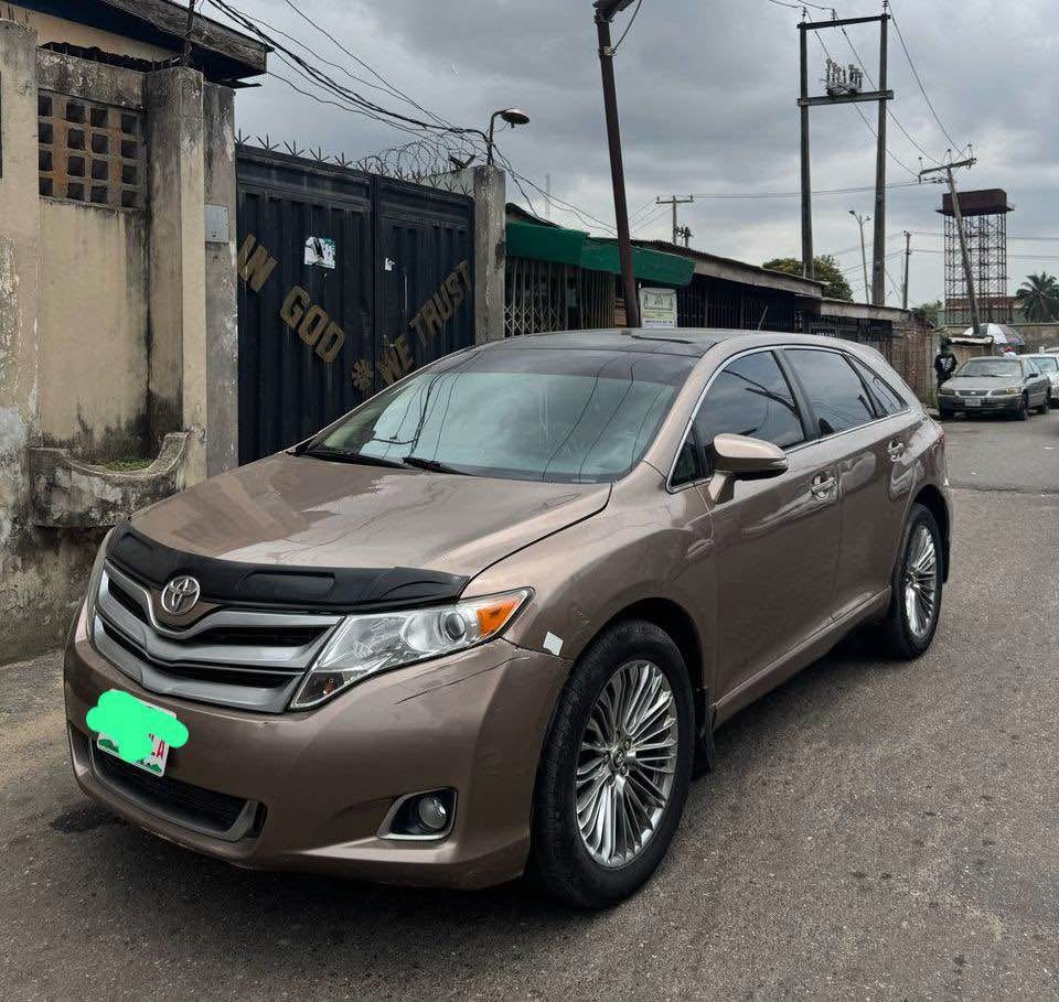 A picture of Quick deal V Clean 2011 Toyota Venza Fullest option with